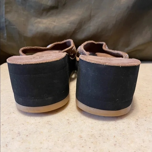 The Kai-Kai Thong Wedge Sandals Brown Suede Missing Few Metal Studs Women 7 USED - Picture 11 of 11